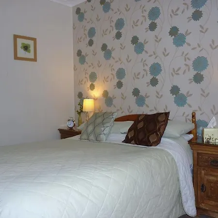 Esplanade Gardens Bed & Breakfast 4*