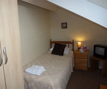 Esplanade Gardens Bed & Breakfast 4*